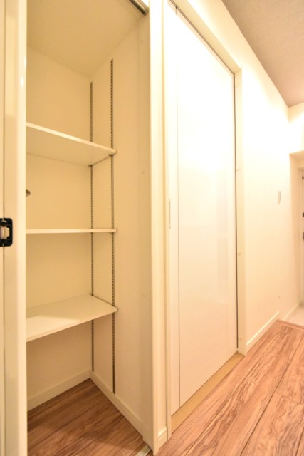 大森駅前住宅１号棟 廊下収納