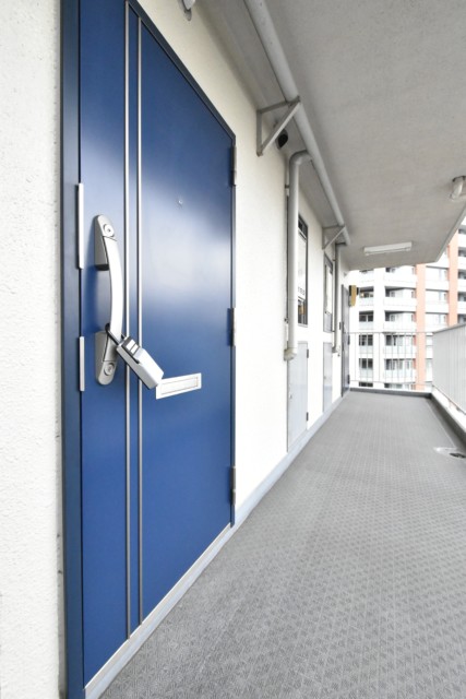 メガロン大森 玄関