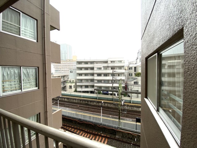 メガロン御殿山 玄関