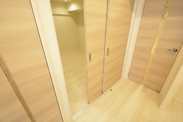 三田ナショナルコート 洋室2