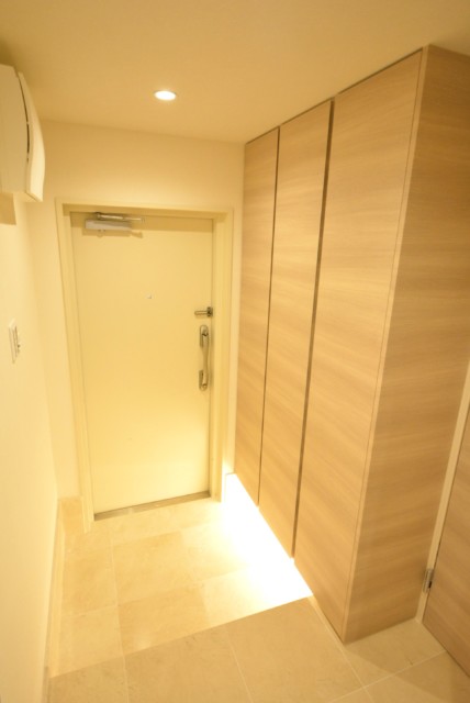 三田ナショナルコート 玄関