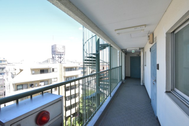 ハイライフ用賀 玄関