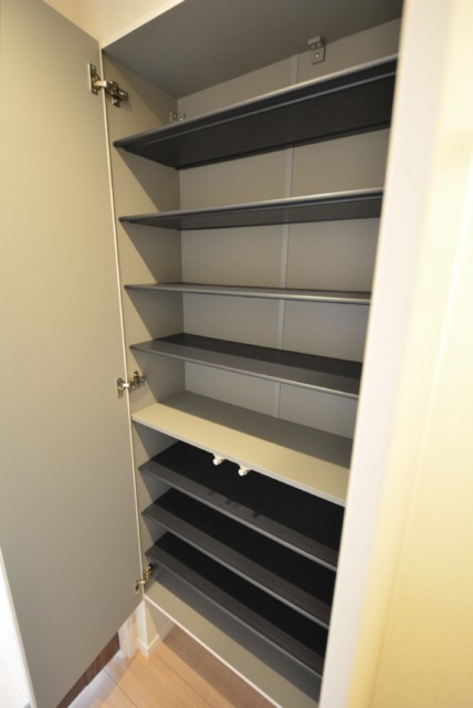 ハイライフ用賀 玄関