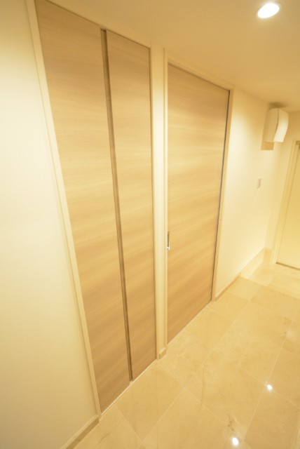 三田ナショナルコート 廊下収納