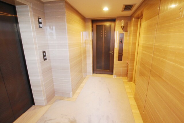 ロワ・ヴェール市ヶ谷左内坂 玄関