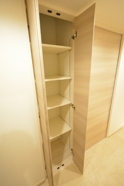 三田ナショナルコート 廊下収納