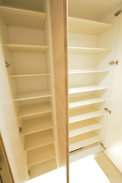 三田ナショナルコート 玄関