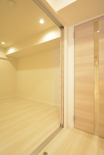 三田ナショナルコート 洋室2