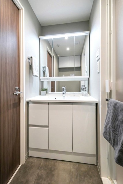 朝日クレスパリオ中野新井薬師 洗面室