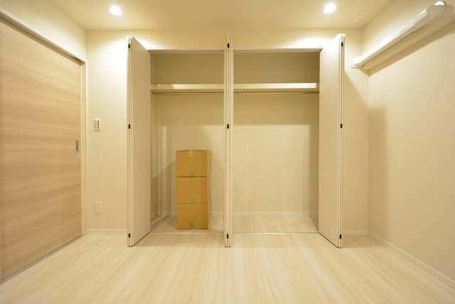 三田ナショナルコート 洋室2