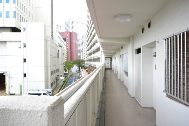 三田ナショナルコート 玄関