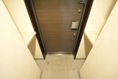 グランジュール明大前 玄関