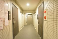 グランジュール明大前 玄関