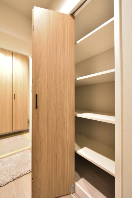 ライオンズマンション広尾第２ (48)廊下収納