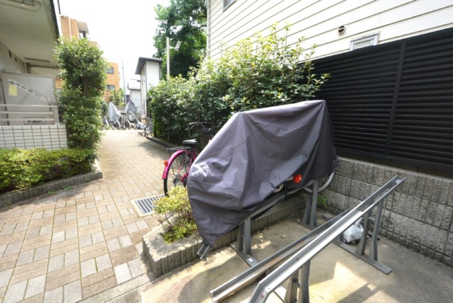 グランジュール明大前 ゴミ・自転車置場