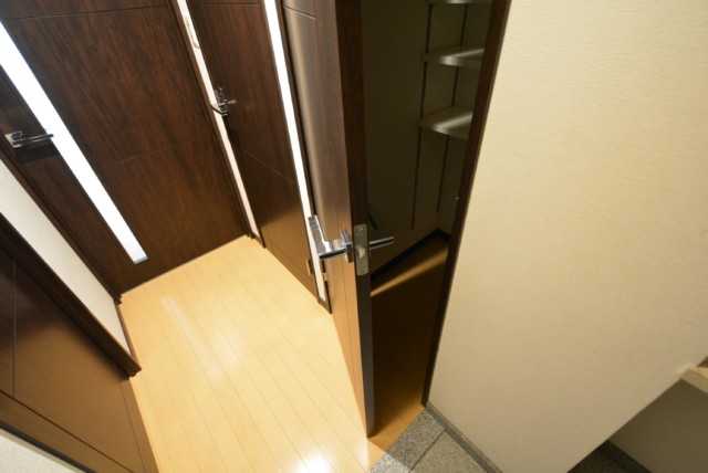 グランジュール明大前 玄関