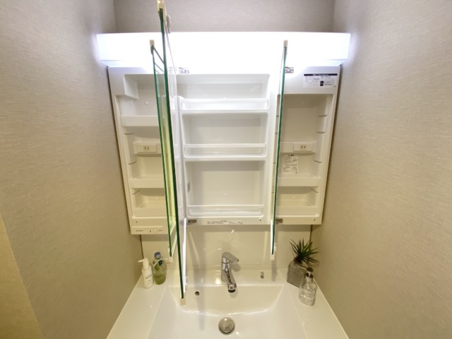 NK五反田コータース 洗面室