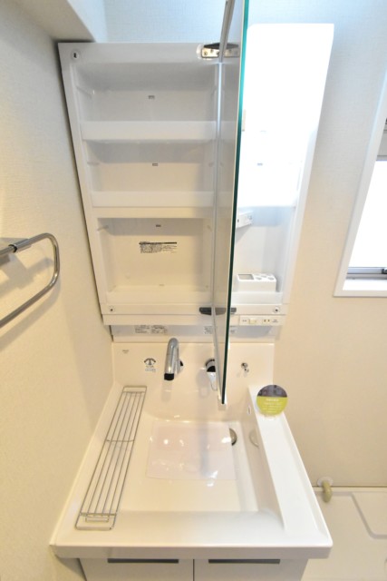 メガロン御殿山 洋室2