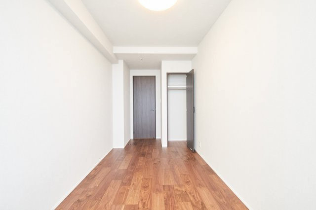 ラグナタワー 洋室2