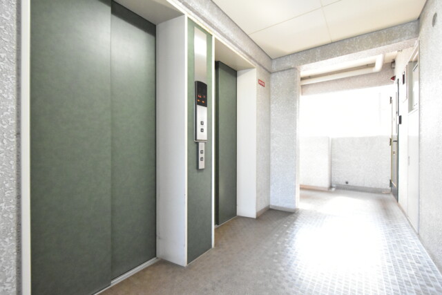 東建島津山南ハイツ エレベーター・階段
