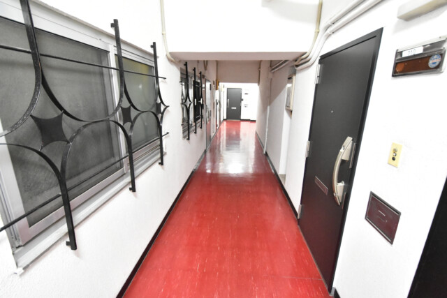 秀和第二南平台レジデンス 玄関