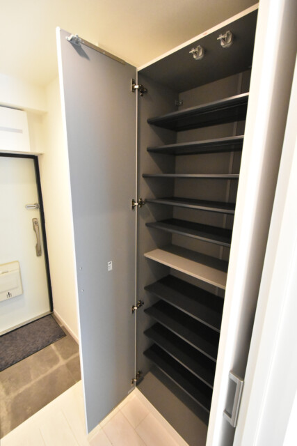 秀和第二南平台レジデンス 玄関