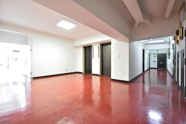 秀和第二南平台レジデンス 玄関