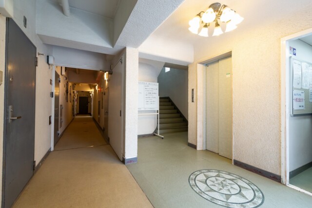 秀和高樹町レジデンス　エレベーターホール