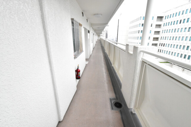 三田ナショナルコート 玄関