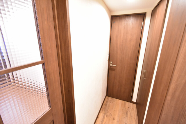 三田ナショナルコート 玄関