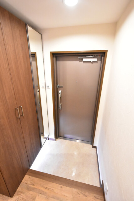 三田ナショナルコート 玄関