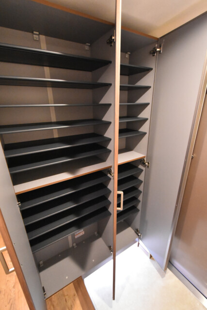 三田ナショナルコート 玄関