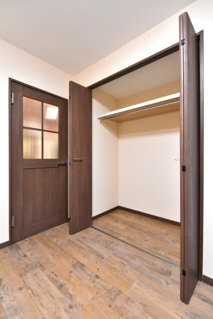 三田ナショナルコート 洋室2