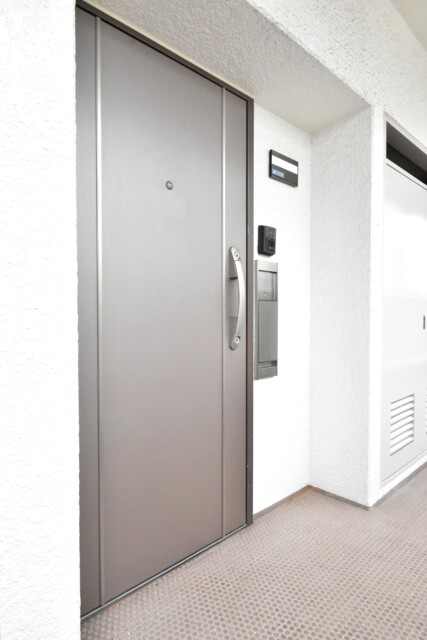 三田ナショナルコート 玄関