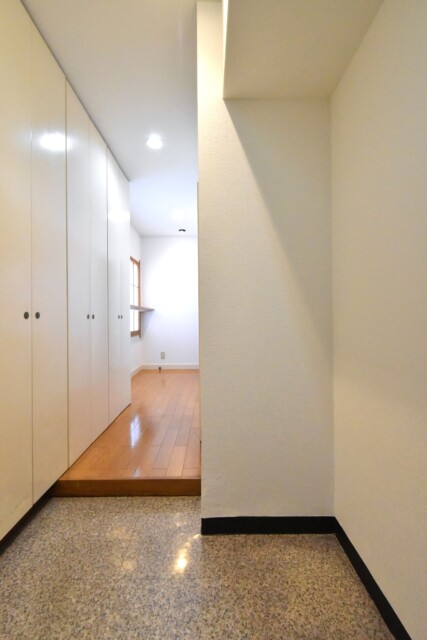 初穂マンションひがし京橋 玄関