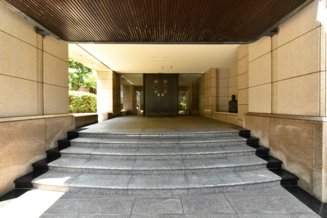 ロワ・ヴェール市ヶ谷左内坂 エントランス