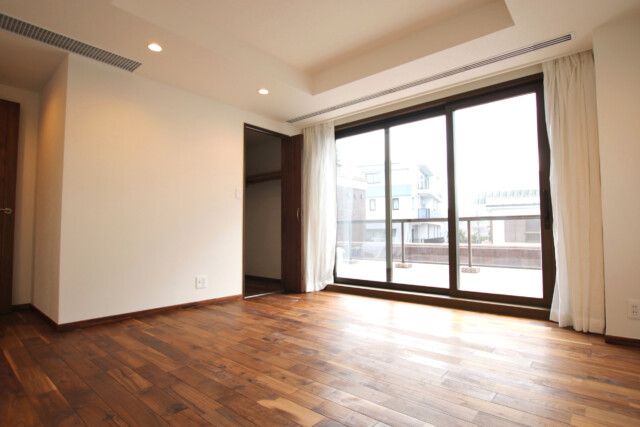 ロワ・ヴェール市ヶ谷左内坂 洋室9.8J