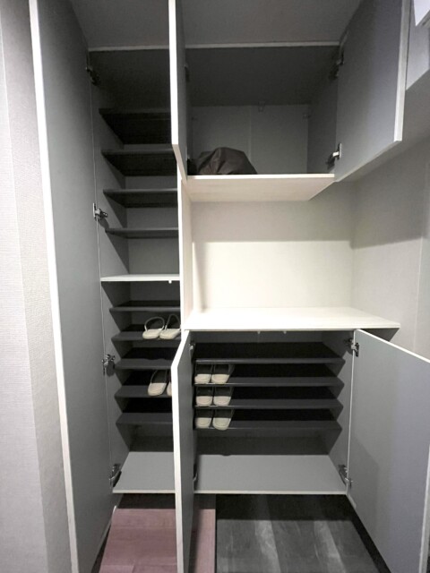 秀和第二南平台レジデンス 玄関廊下