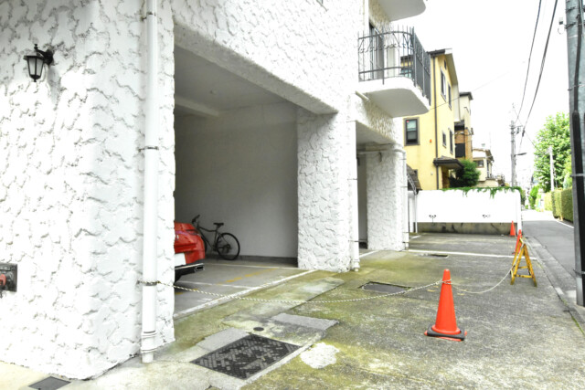 秀和四谷パークサイドレジデンス 駐車場