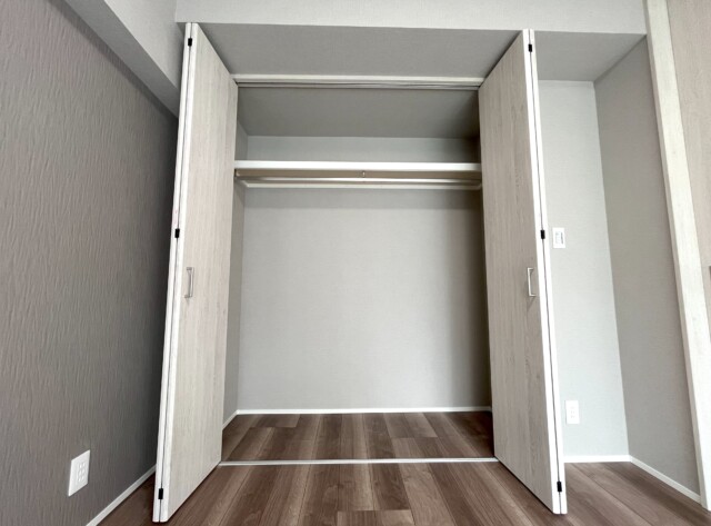 秀和第二南平台レジデンス 洋室2