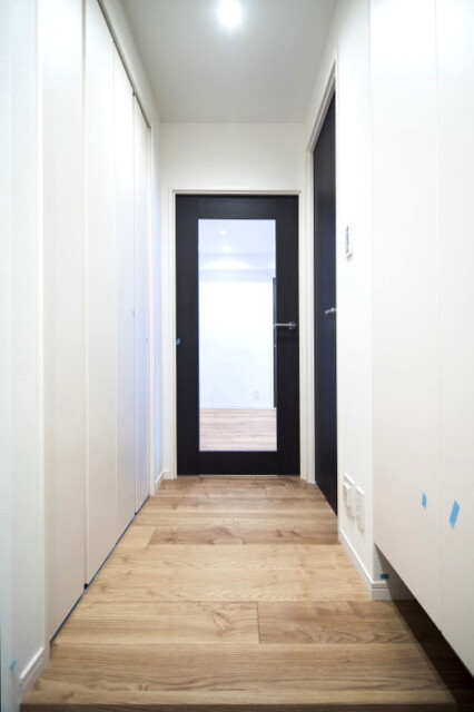 秀和四谷パークサイドレジデンス 玄関