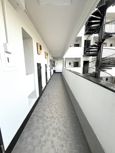 秀和第二南平台レジデンス 玄関廊下