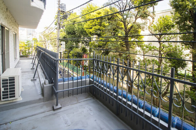 秀和四谷パークサイドレジデンス 南東向きバルコニー