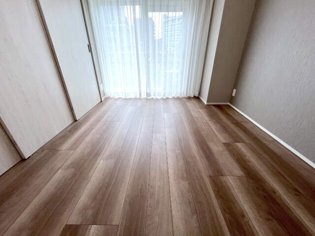 秀和第二南平台レジデンス 洋室2