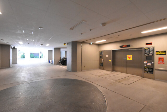 ローレルタワールネ浜松町 駐車場