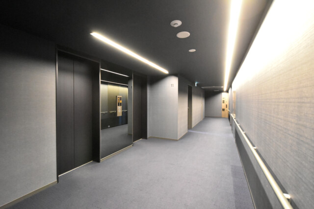 ローレルタワールネ浜松町 共用廊下