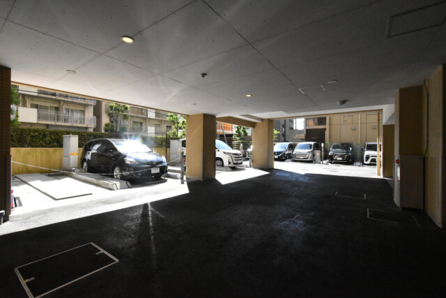 パークフロントテラス亀戸 駐車場