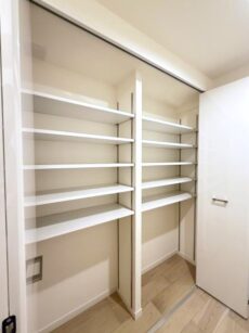 柿の木坂パレス 廊下収納