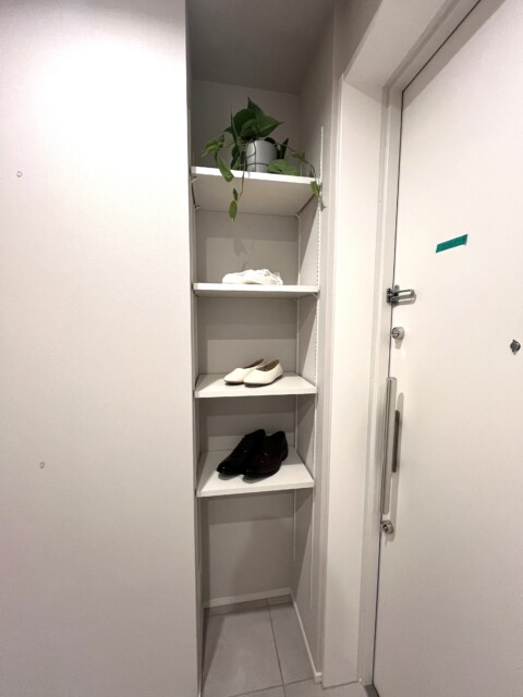 グローリオ駒沢大学 玄関廊下