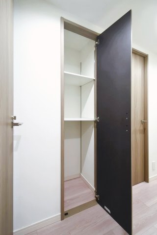 三井音羽ハイツ 廊下収納